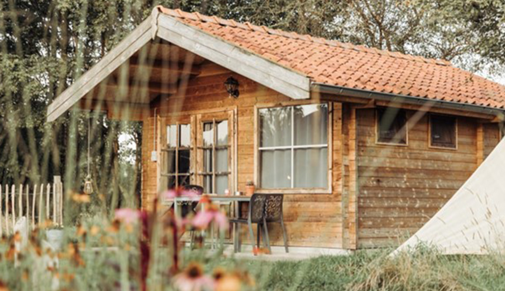 vakantiehuisje tussen de bloemen