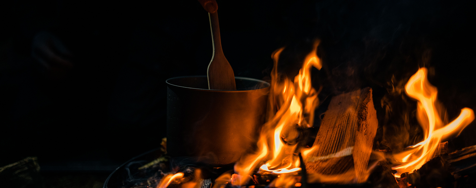 Je eigen kampvuur maken: op deze Nederlandse campings mag het