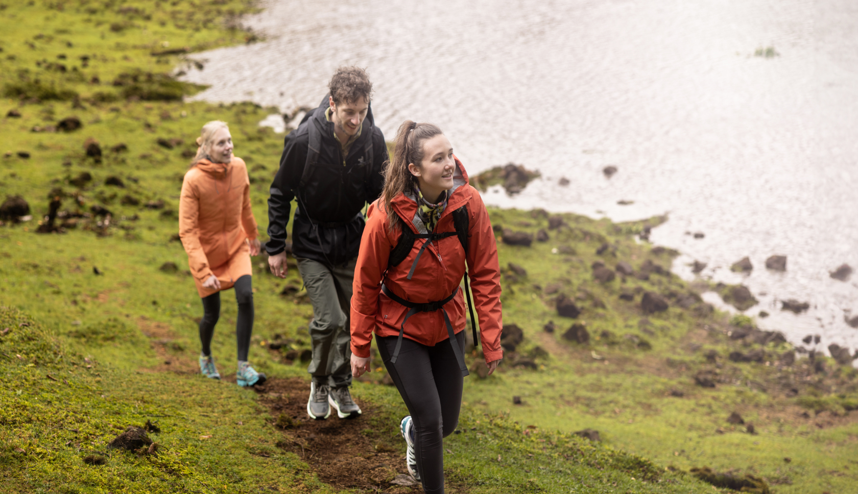 groep wandelaars in wandeloutfits