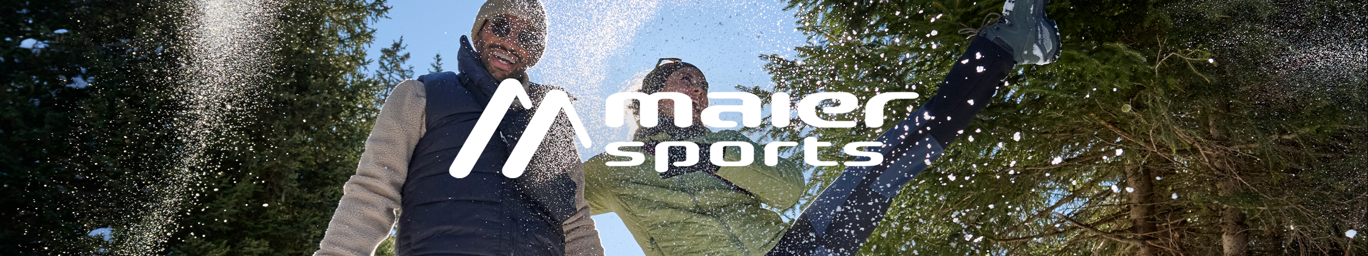 twee mensen in de besneeuwde ardennen schoppen sneeuw omhoog